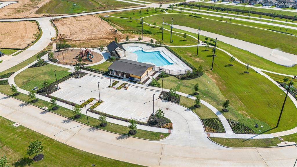 The neighborhood features 867 lots with 30 acres of ponds, trails and recreational green space. Residents enjoy easy access to a business park featuring 300 acres of restaurants, retail and office space.