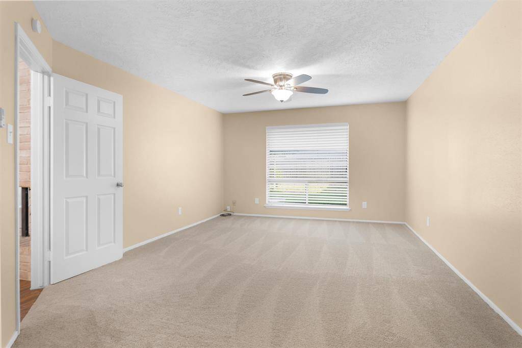SPLIT BEDROOM FLOORPLAN!  Primary bedroom to the right.