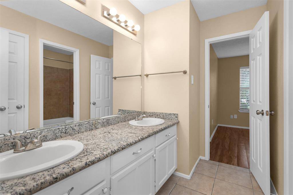 Jack n Jill bath with double sink granite vanity