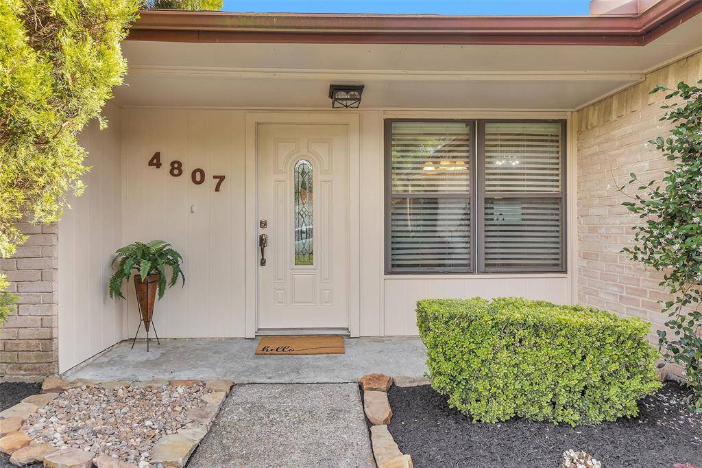 Serenity! Enjoy touring this light and bright home!
