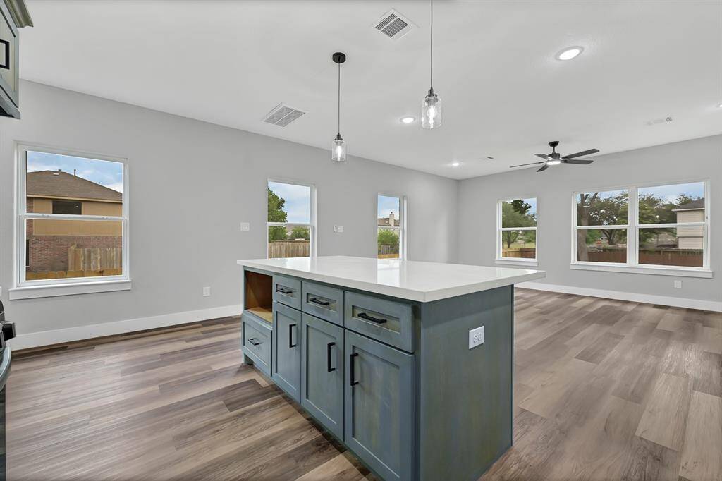 Plenty of natural light in kitchen/dining area