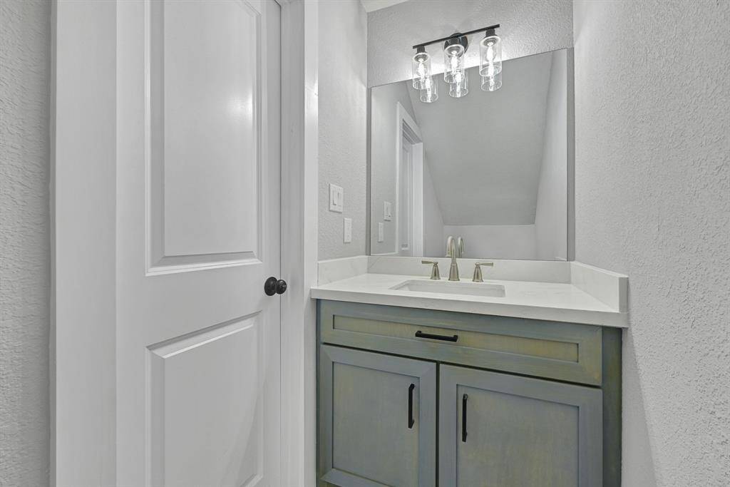 half bath down stairs