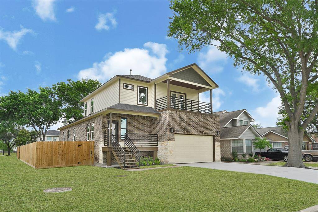Corner lot house, 4 bedroom, 3 1/2 bath, 2 car garage with over siZe  garage door
