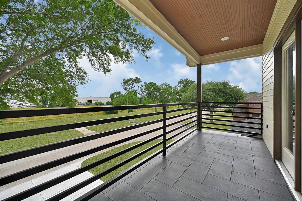 GAME/BEDROOM TILD Balcony