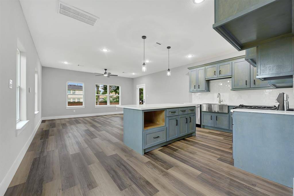 Modern open floor plan with plenty of natural light