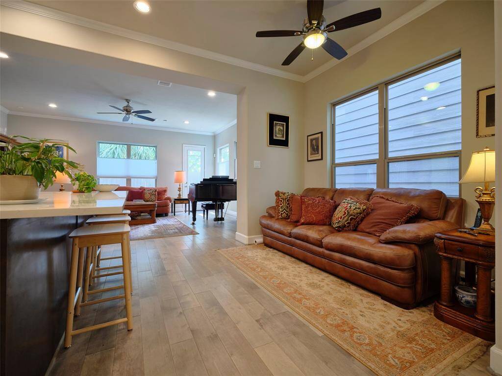 Bonus area off of the kitchen for seating or a breakfast nook
