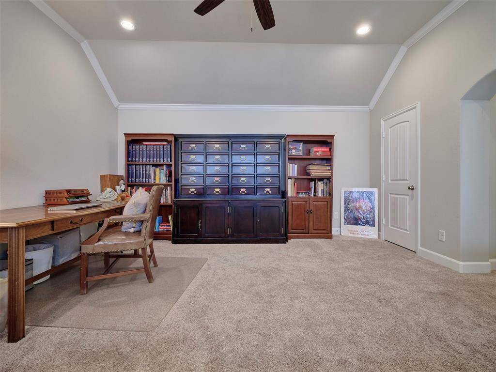The spacious bonus room on the 2nd floor can serve as an office, living area, or playroom.