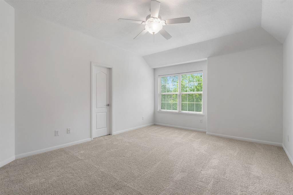 Huge primary bedroom in 2nd floor