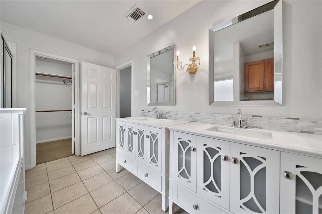 Double sink Primary Bathroom
