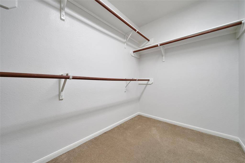 Waling closet