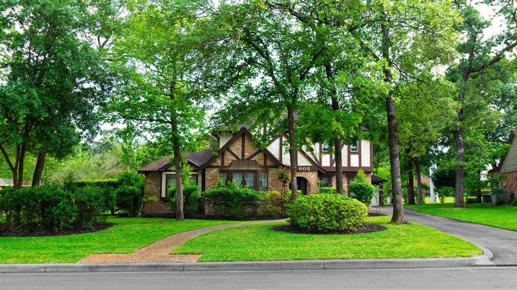 CHARMING 4 BEDROOM + 2.5 BATH TWO-STORY HOME LOCATED ON A TRANQUIL TREE-LINED STREET IN THE HIGHLY DESIRABLE RIVERSHIRE NEIGHBORHOOD! NO FLOODING! OLD GROWTH TREES & LUSH LANDSCAPING!