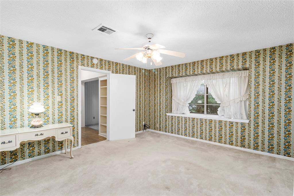 SPACIOUS & PRIVATE Owner's Suite! Plenty of Room for King Bed & Sitting Area! Recessed window w/View of Lushly Landscaped Front Yard! Connects to Hallway & Study/Game Room!