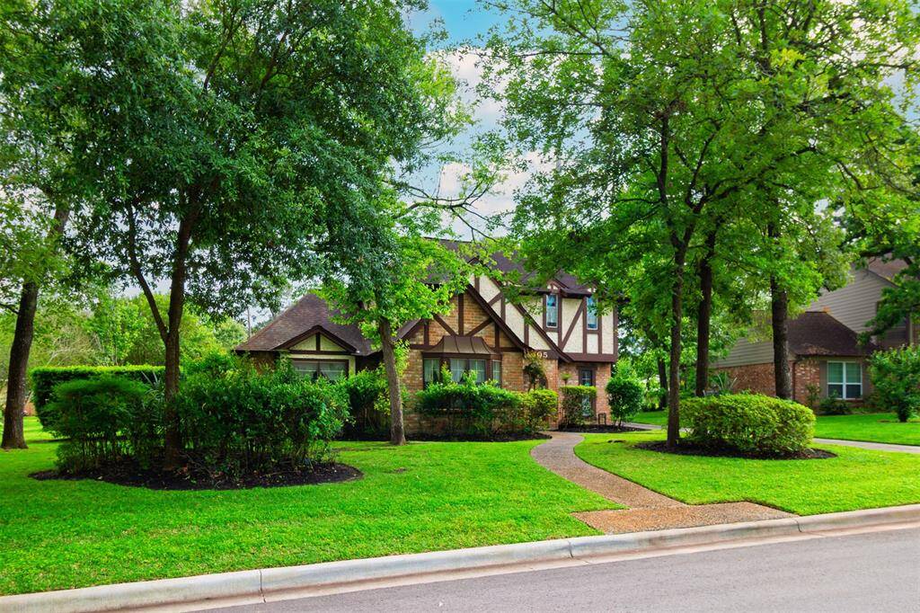CHARMING 4 BEDROOM + 2.5 BATH TWO-STORY HOME LOCATED ON A TRANQUIL TREE-LINED STREET IN THE HIGHLY DESIRABLE RIVERSHIRE NEIGHBORHOOD! NO FLOODING! OLD GROWTH TREES & LUSH LANDSCAPING!