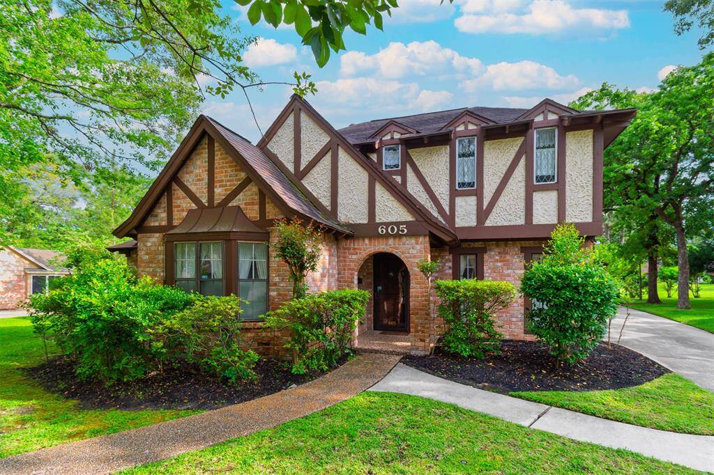 CHARMING 4 BEDROOM + 2.5 BATH TWO-STORY HOME LOCATED ON A TRANQUIL TREE-LINED STREET IN THE HIGHLY DESIRABLE RIVERSHIRE NEIGHBORHOOD! NO FLOODING! OLD GROWTH TREES & LUSH LANDSCAPING!