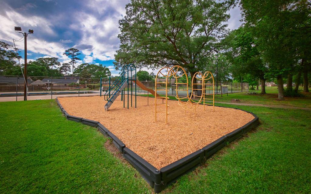 RIVERSHIRE HAS A NEIGHBORHOOD PARK WITH COMMUNITY CENTER, POOL, PLAYGROUND, & 2 TENNIS COURT/PICKLE BALL COURTS! SURROUNDED BY STATELY OLD-GROWTH OAK TREES!