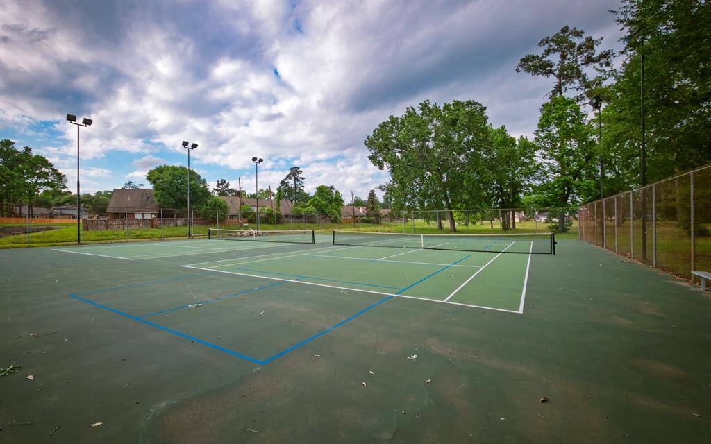RIVERSHIRE HAS A NEIGHBORHOOD PARK WITH COMMUNITY CENTER, POOL, PLAYGROUND, & 2 TENNIS COURT/PICKLE BALL COURTS! SURROUNDED BY STATELY OLD-GROWTH OAK TREES!