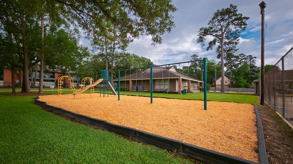 RIVERSHIRE HAS A NEIGHBORHOOD PARK WITH COMMUNITY CENTER, POOL, PLAYGROUND, & 2 TENNIS COURT/PICKLE BALL COURTS! SURROUNDED BY STATELY OLD-GROWTH OAK TREES!
