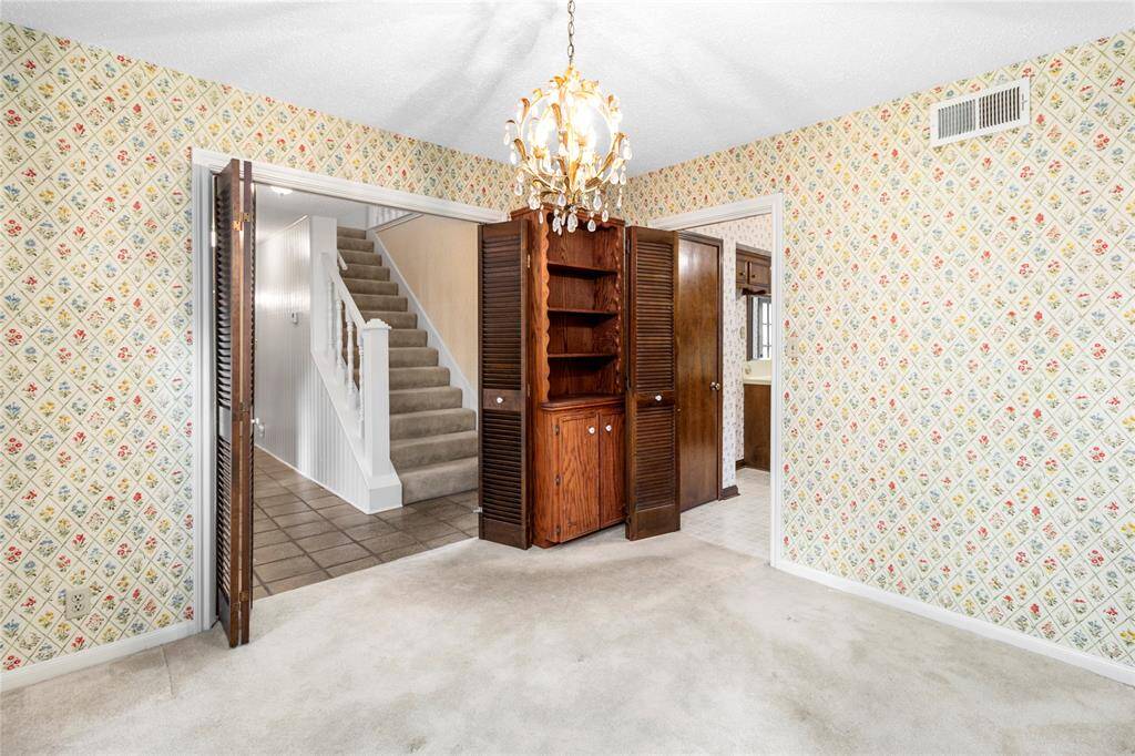 Formal Dining Room w/Chrystal Chandelier! Connects to Entry Hall & Kitchen!