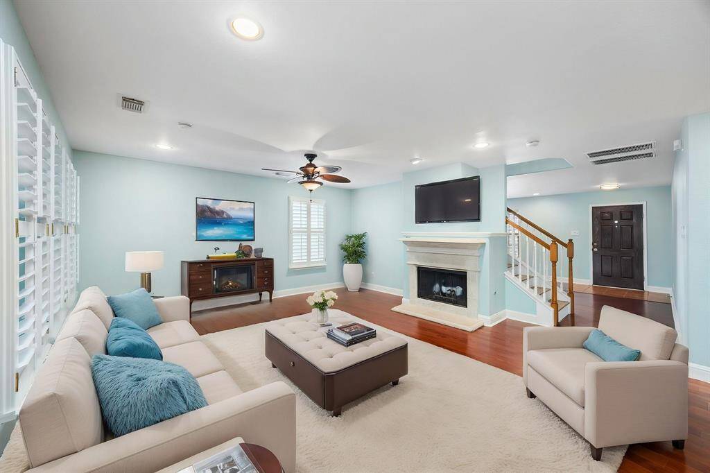 Living room - virtually staged