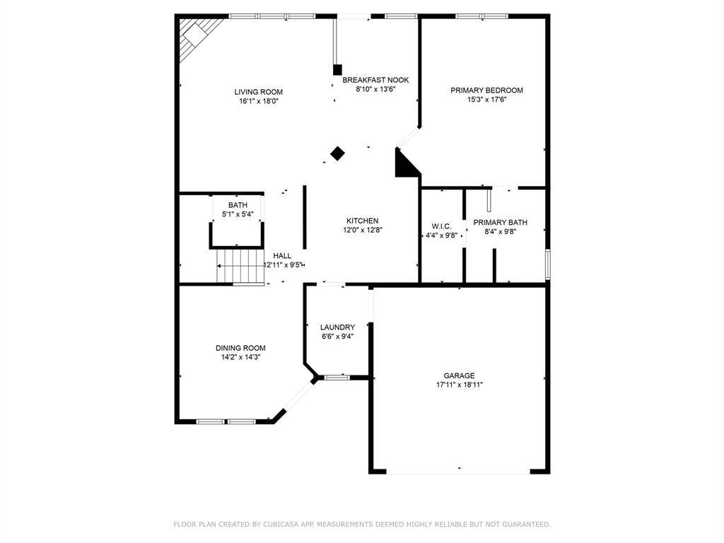 This floor plan features a spacious layout with a large living room, dining room, and kitchen with a breakfast nook. The primary bedroom includes a walk-in closet and an en-suite bathroom. There’s a separate laundry room, a small additional bath, and a sizable garage.