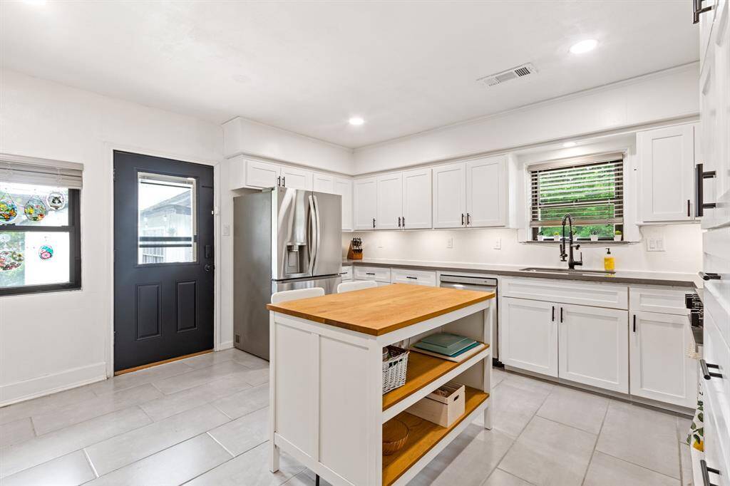 Expansive kitchen with quartz countertops