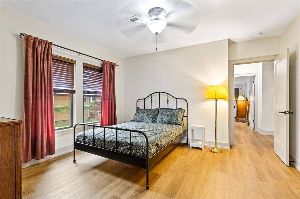 Another guest bedroom