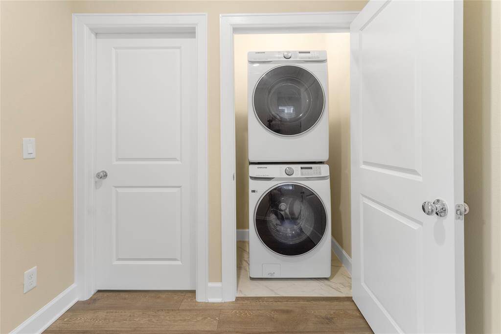 Washer & Dryer included!