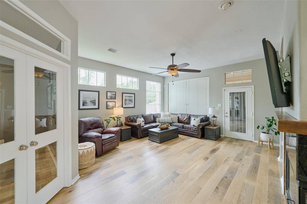 Do you need a home office? This is conventiently located off the upstairs family room.
