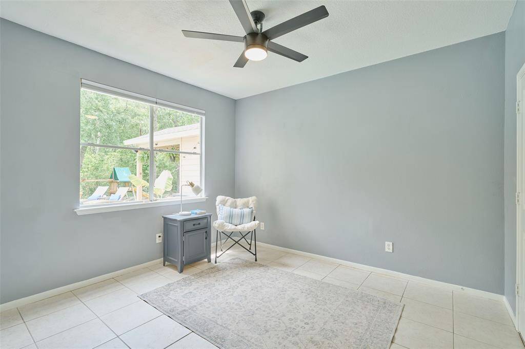 Crisp and clean new quartz countertop adorn the secondary bathroom.