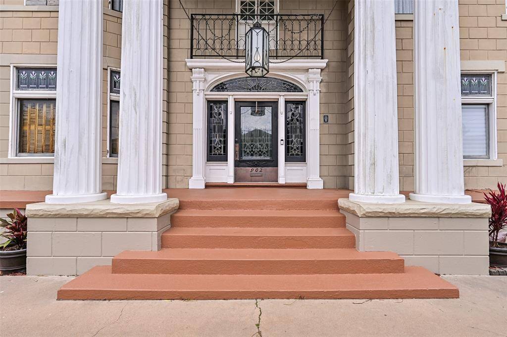 A Picture of the Grand Entry Staircase to the Home as Seen from the Circular Drive - Perfect for You Impressive Party Entrance!