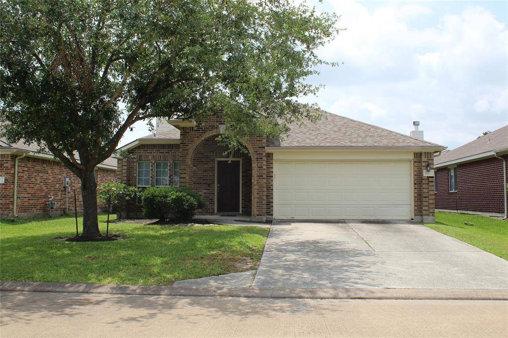 Welcome to 9027 N Ferndale Place Dr. The property is a 4/2/2 located in the gated community of Ferndale Estates.
