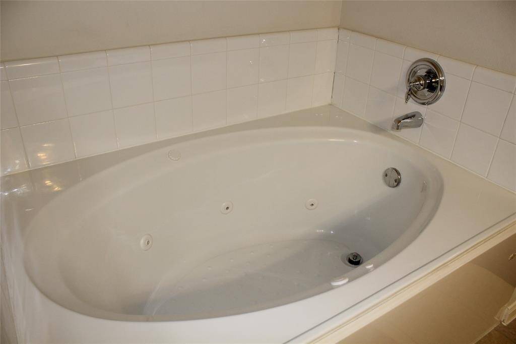Large soaking / Jetted tub in primary bathroom.
