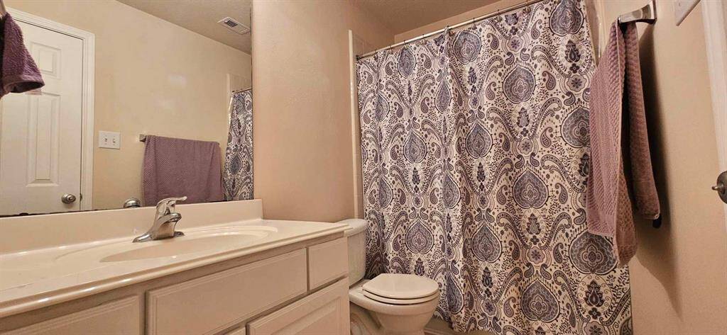 Upstairs Hallway bath