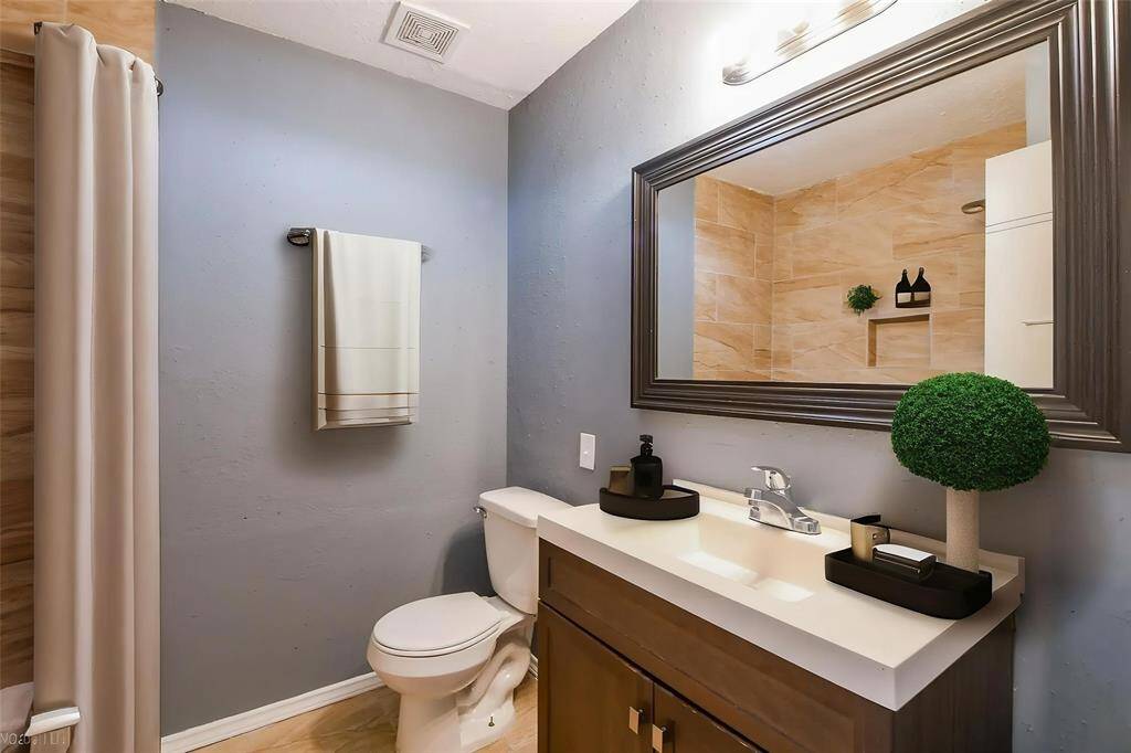 Bathroom Ambience Perfected with Virtual Staging