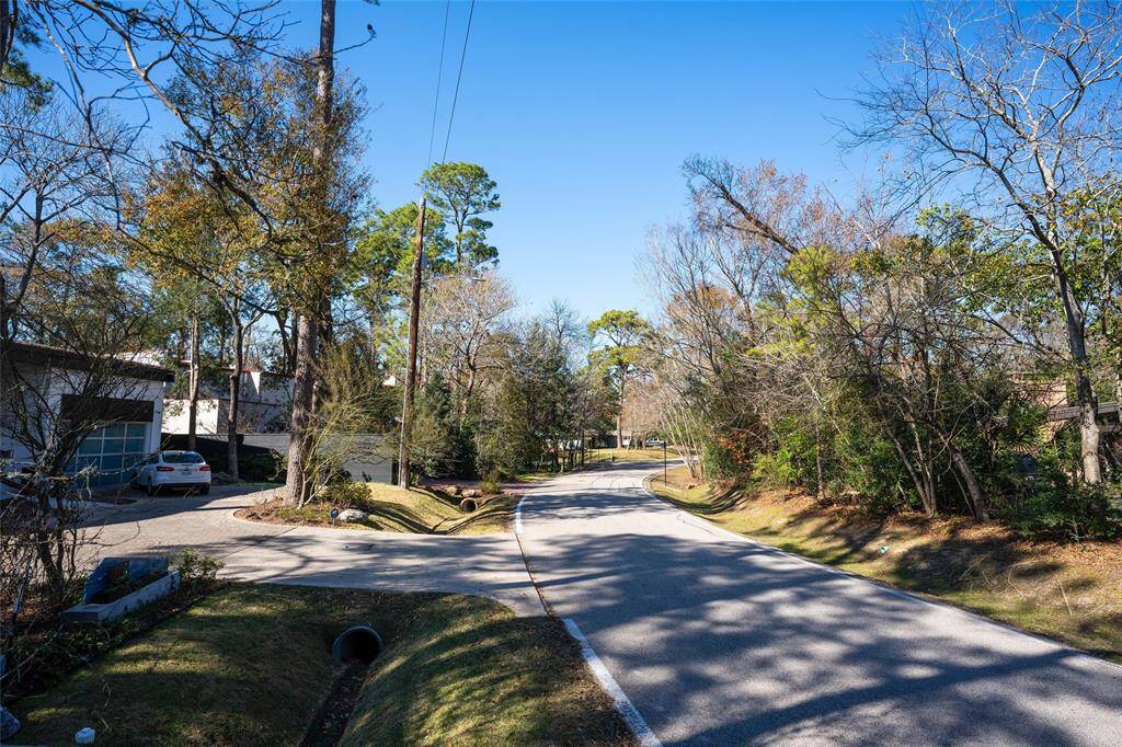Looking north along Ridgeley!