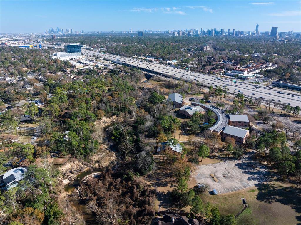 Easy access into the Galleria or downtown!