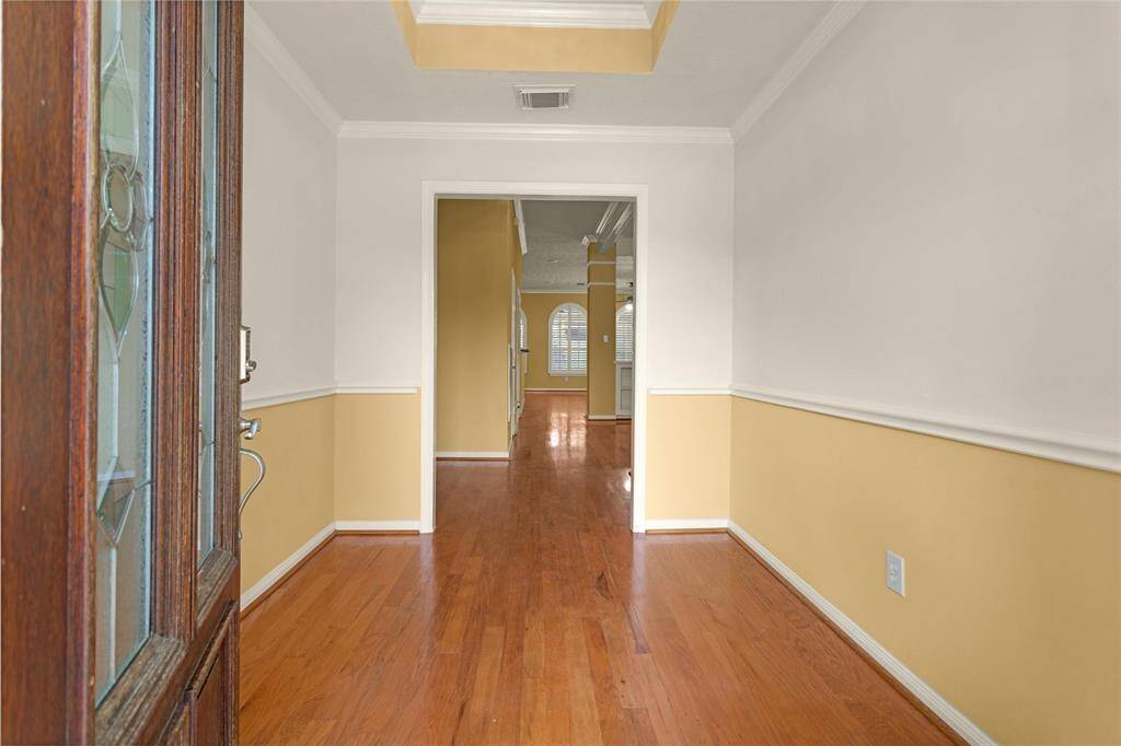 Step inside to a spacious and inviting layout!