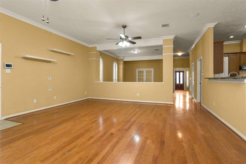 The large Family Room is ideal for both relaxing AND entertaining!