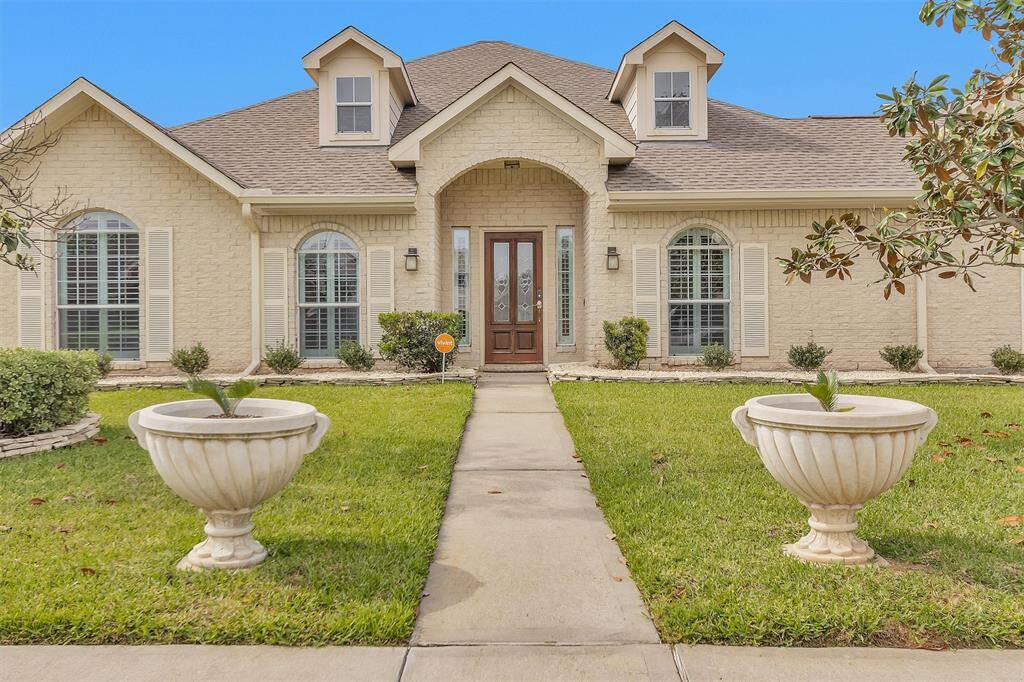 Recent updates to this home include a New Roof and Water Softener!