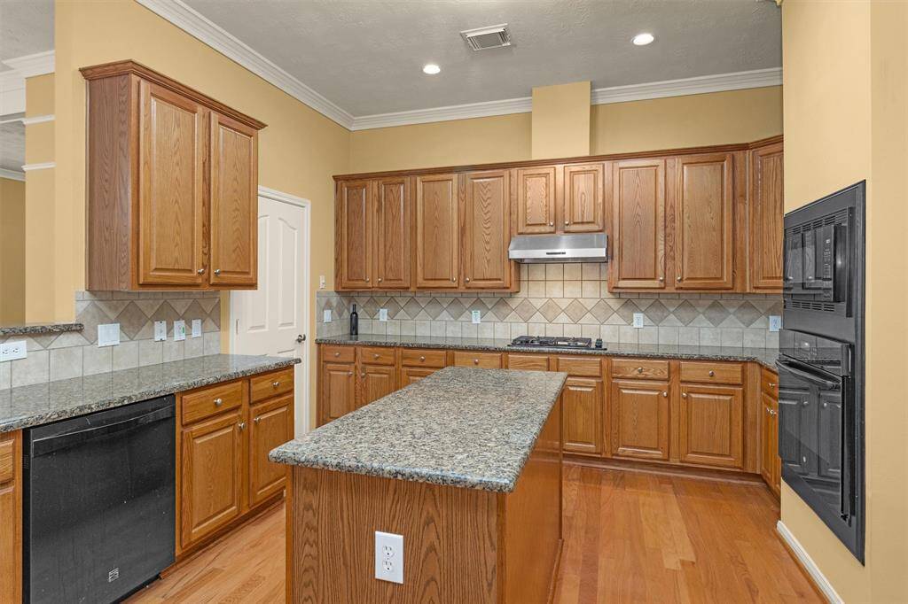 The Kitchen features Granite Countertops and a Walk-in Pantry!