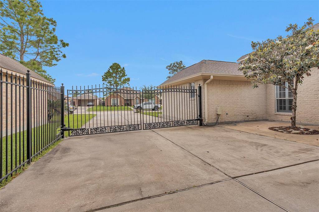 Enjoy the added privacy of the driveway gate.