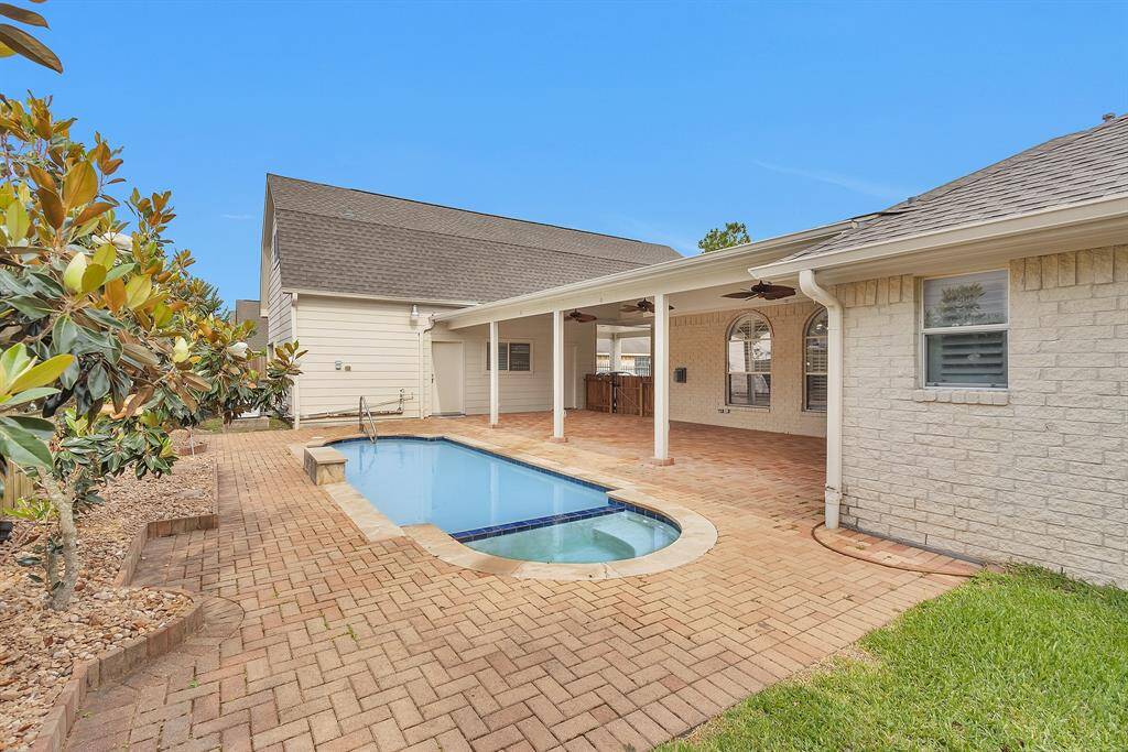 The perfect Backyard for both relaxing and entertaining!