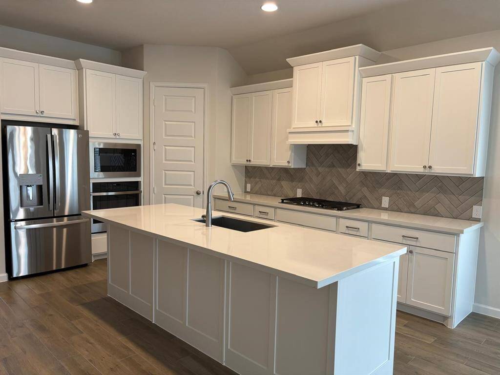 Make all your cooking memories with this fully equipped kitchen.