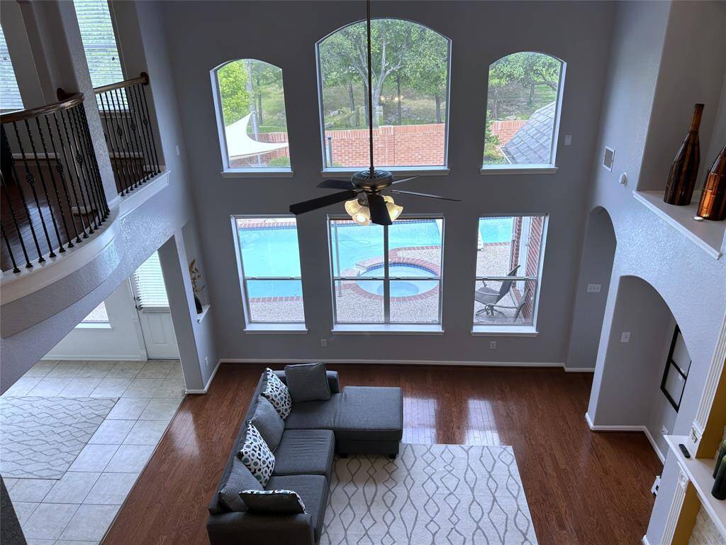 2-Story family room