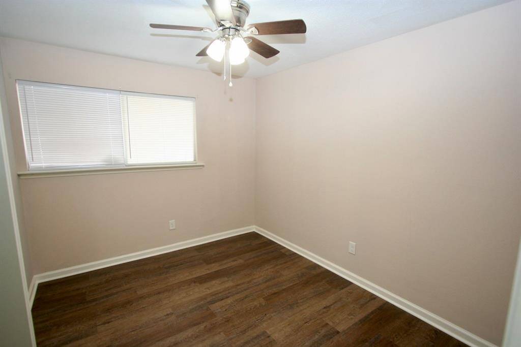 Third bedroom with new ceiling fan