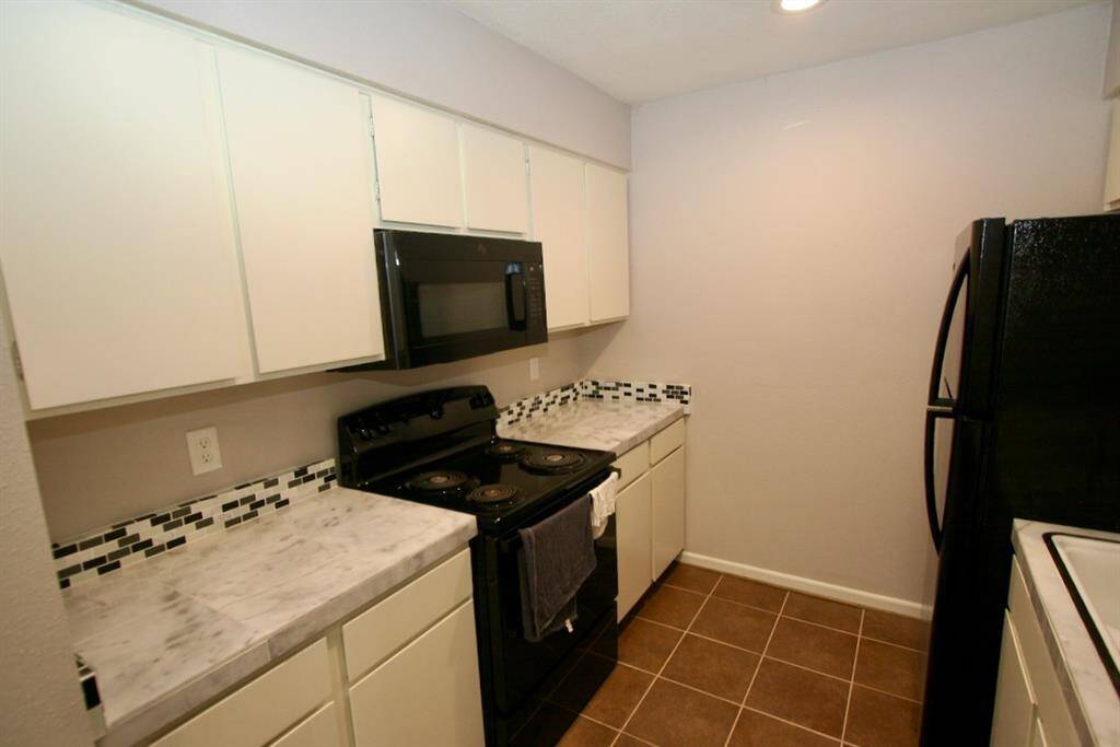 Microwave and electric oven. Refrigerator included.