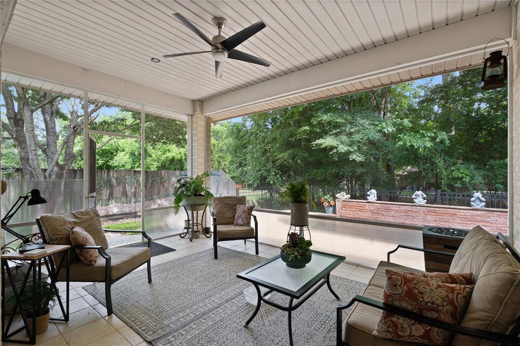 Screened In Porch with Ceiling Fan with great views of the Pool and Back Yard