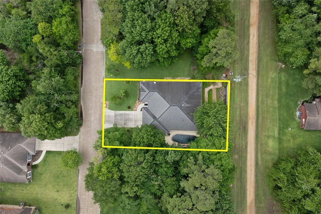 These Lot lines of the subject property are approximate, Buyer will need new survey. Notice the Greenbelt in this photo. There is a walking path all the way down to the water.