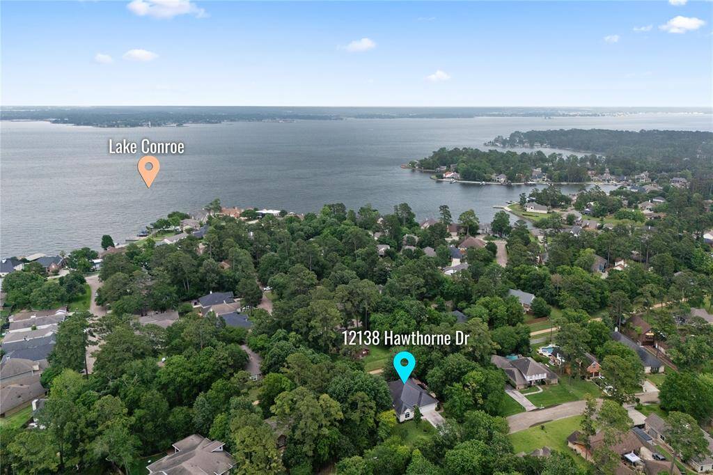 Walden is a Lake Community with two boat docks, several area pools, country club, multiple facilities such as gym, tennis courts, dog park, golf course, driving range, several restaurants and 2 service stations a Marina and MORE!
