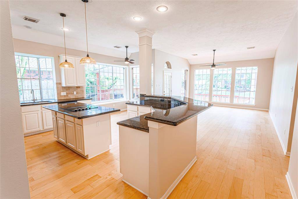 Light & bright kitchen.